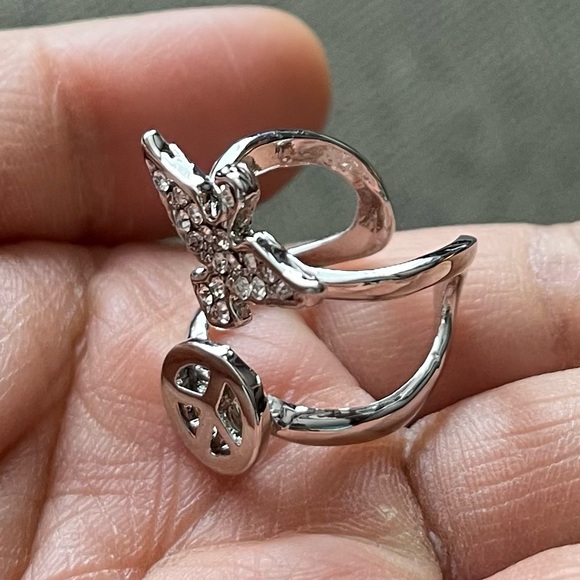 NWOT Unique Silver Pigeon & Peace Sign Bling Ring Size US 6 - Picture 3 of 8